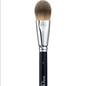 Dior light coverage foundation brush N°11